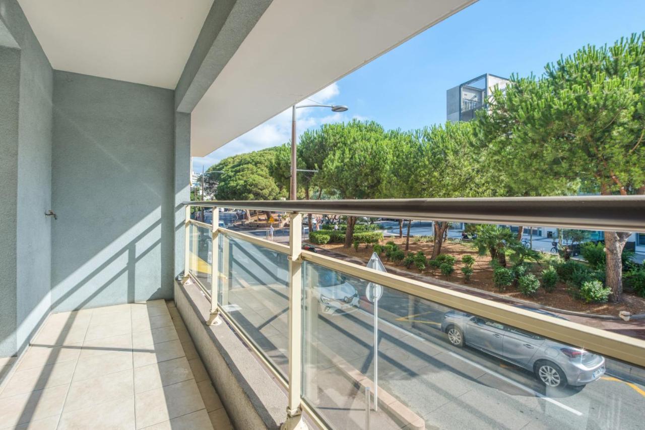 Nice Air Conditioned With A Balcony - - Welkeys